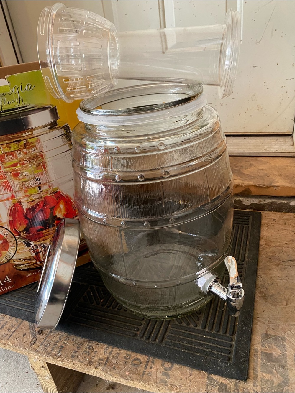 Glass Beverage Dispenser with Spigot - Clear with Box
